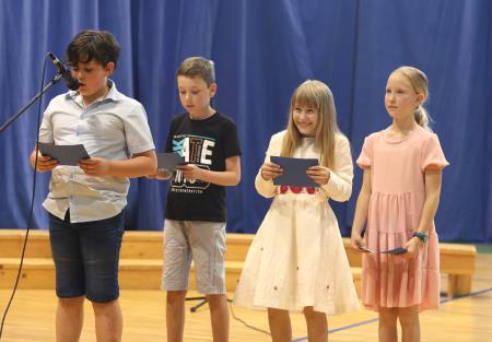 PRIREDITEV OB DNEVU DRŽAVNOSTI IN ZAKLJUČKU ŠOLSKEGA LETA 05 FOTO LJUBO VUKELIČ